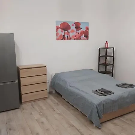 아파트 Poppied